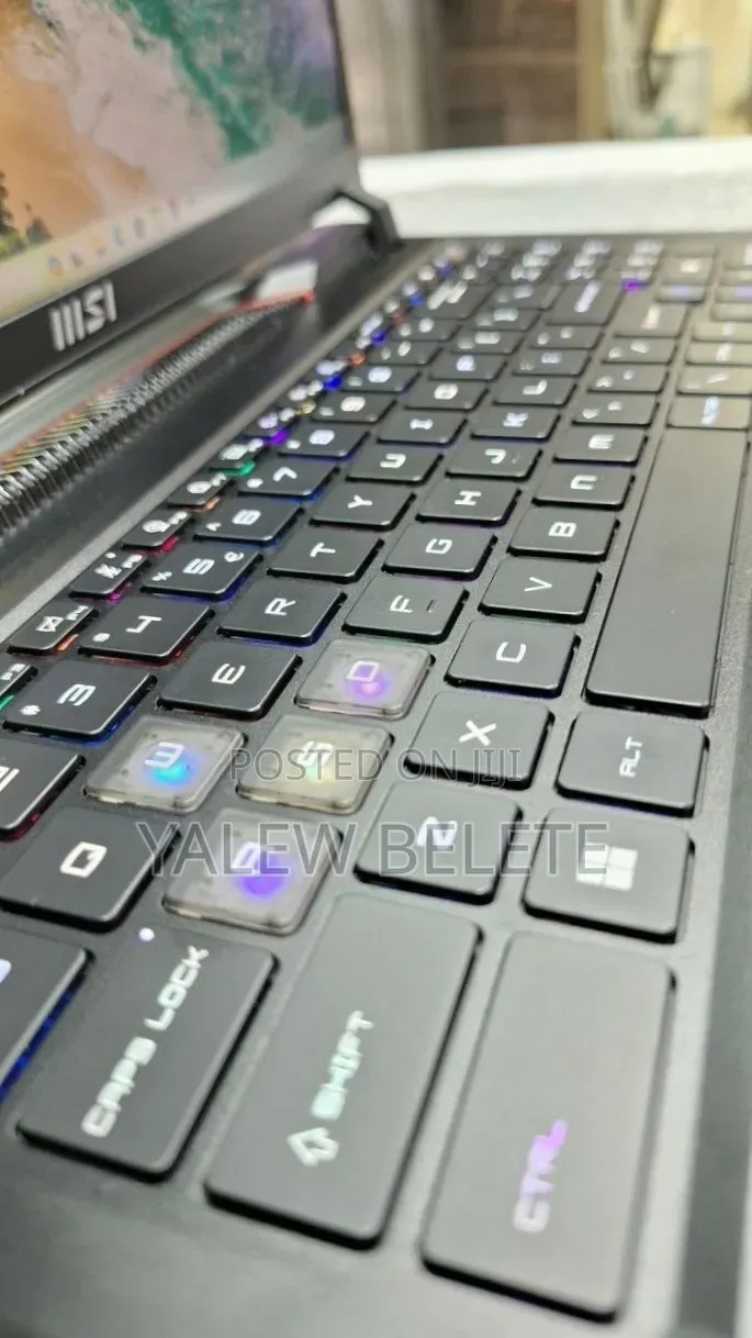 New Laptop MSI Raider GE68HX 13VI-202US 32GB Intel Core i9 SSD 1T