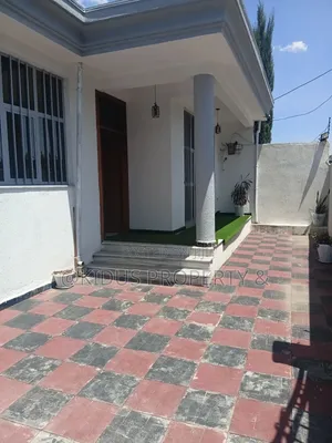 5bdrm Villa in Lebu Medhaniyalem, Nifas Silk-Lafto for rent