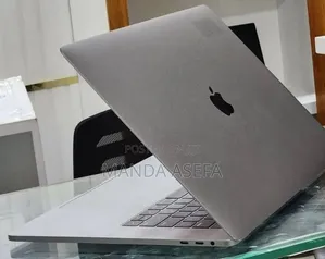 New Laptop Apple MacBook Pro 2017 16GB Intel Core i7 SSD 512GB