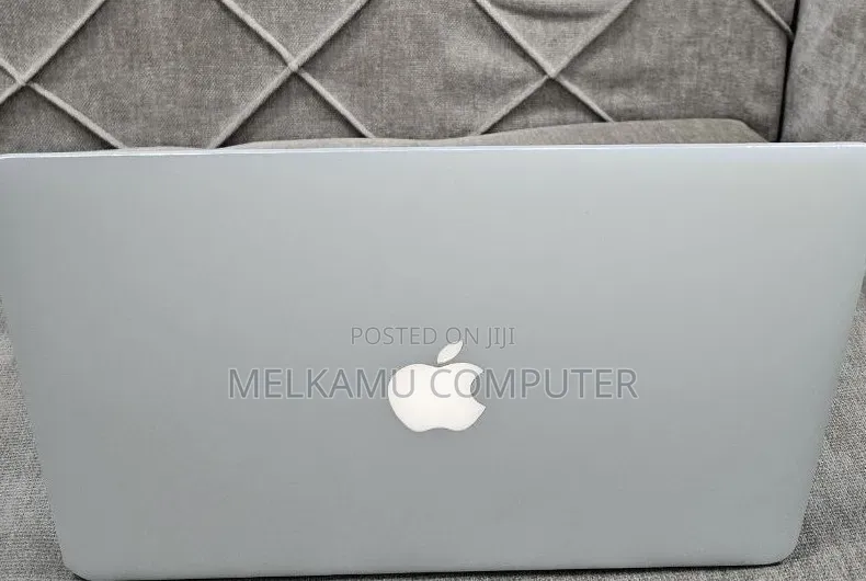 New Laptop Apple MacBook Pro 2015 8GB Intel Core i7 SSD 256GB