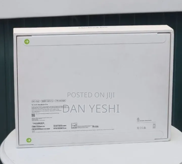 New Laptop Apple MacBook Pro 16GB Apple M5 SSD 1T