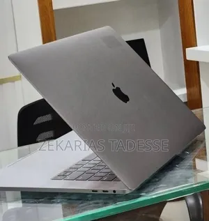 New Laptop Apple MacBook Pro 2017 16GB Intel Core i7 SSD 512GB