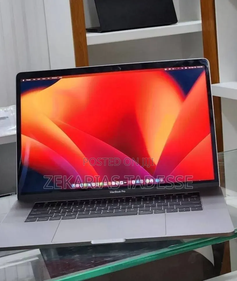 New Laptop Apple MacBook Pro 2017 16GB Intel Core i7 SSD 512GB