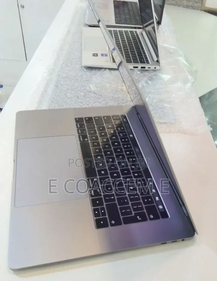 New Laptop Apple MacBook 16GB Intel Core i7 SSD 512GB