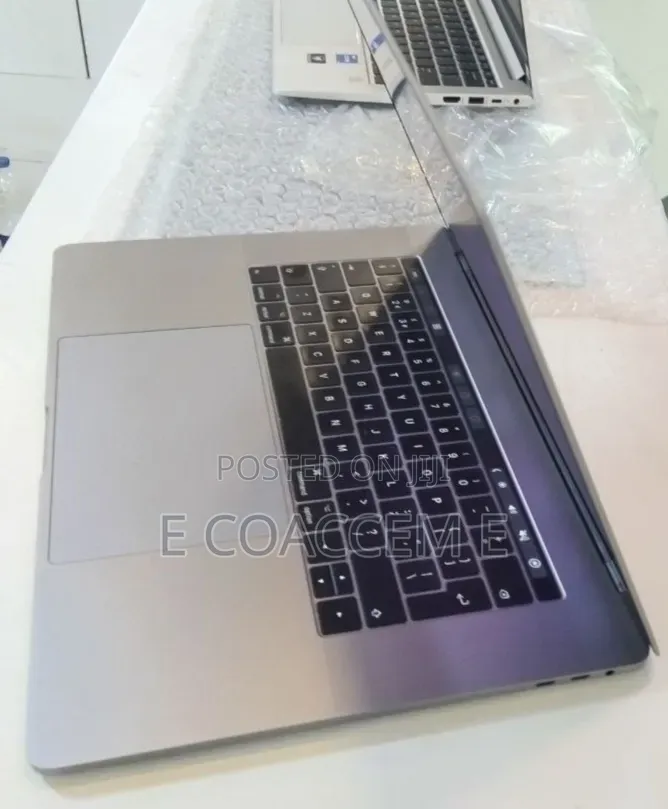 New Laptop Apple MacBook 16GB Intel Core i7 SSD 512GB