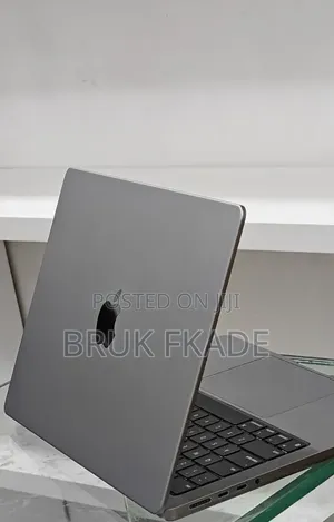 New Laptop Apple MacBook Pro 2024 M3 14-inch 8GB Apple M3 Pro SSD 512GB