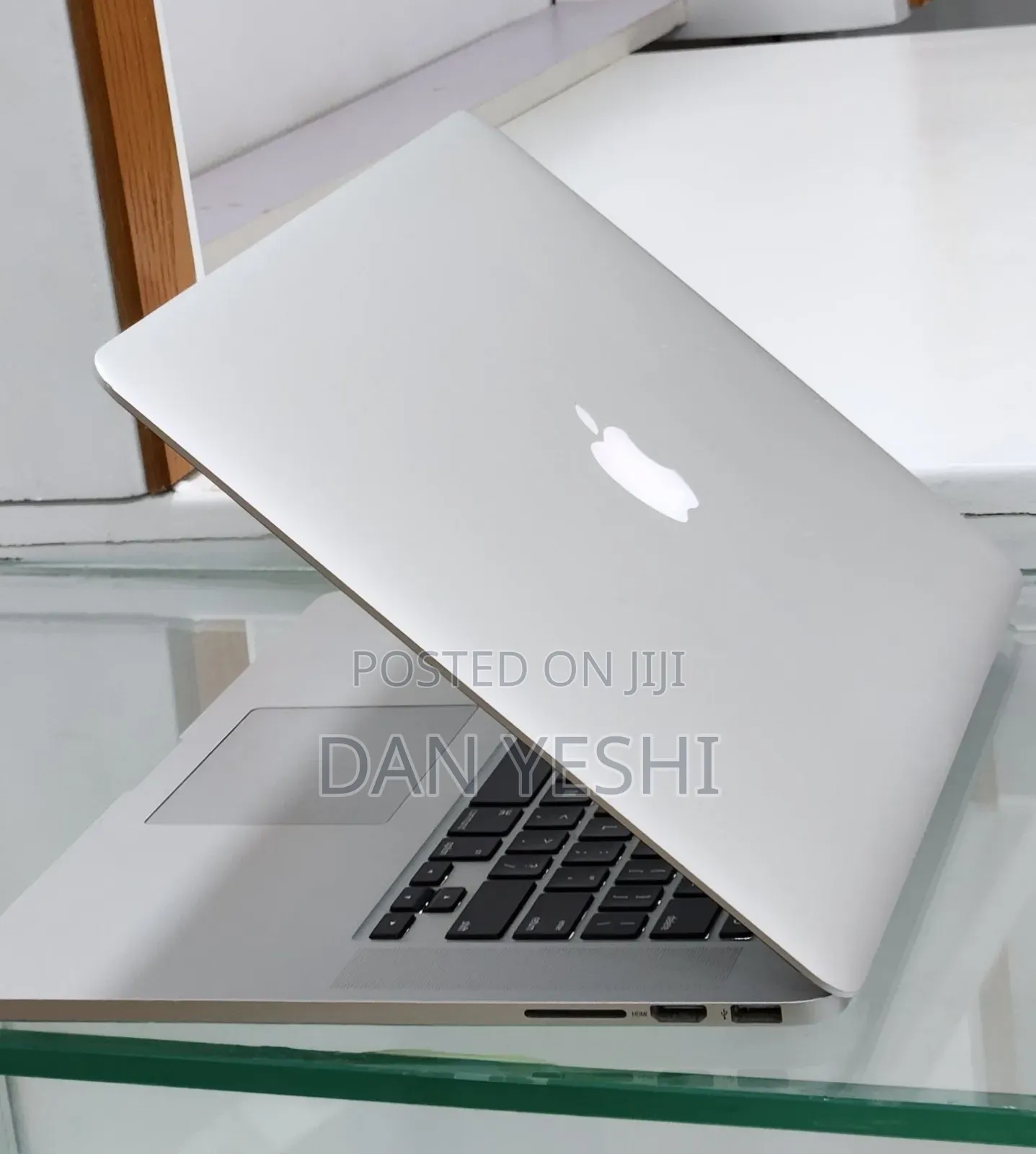 New Laptop Apple MacBook Pro 16GB Intel Core i7 SSD 512GB