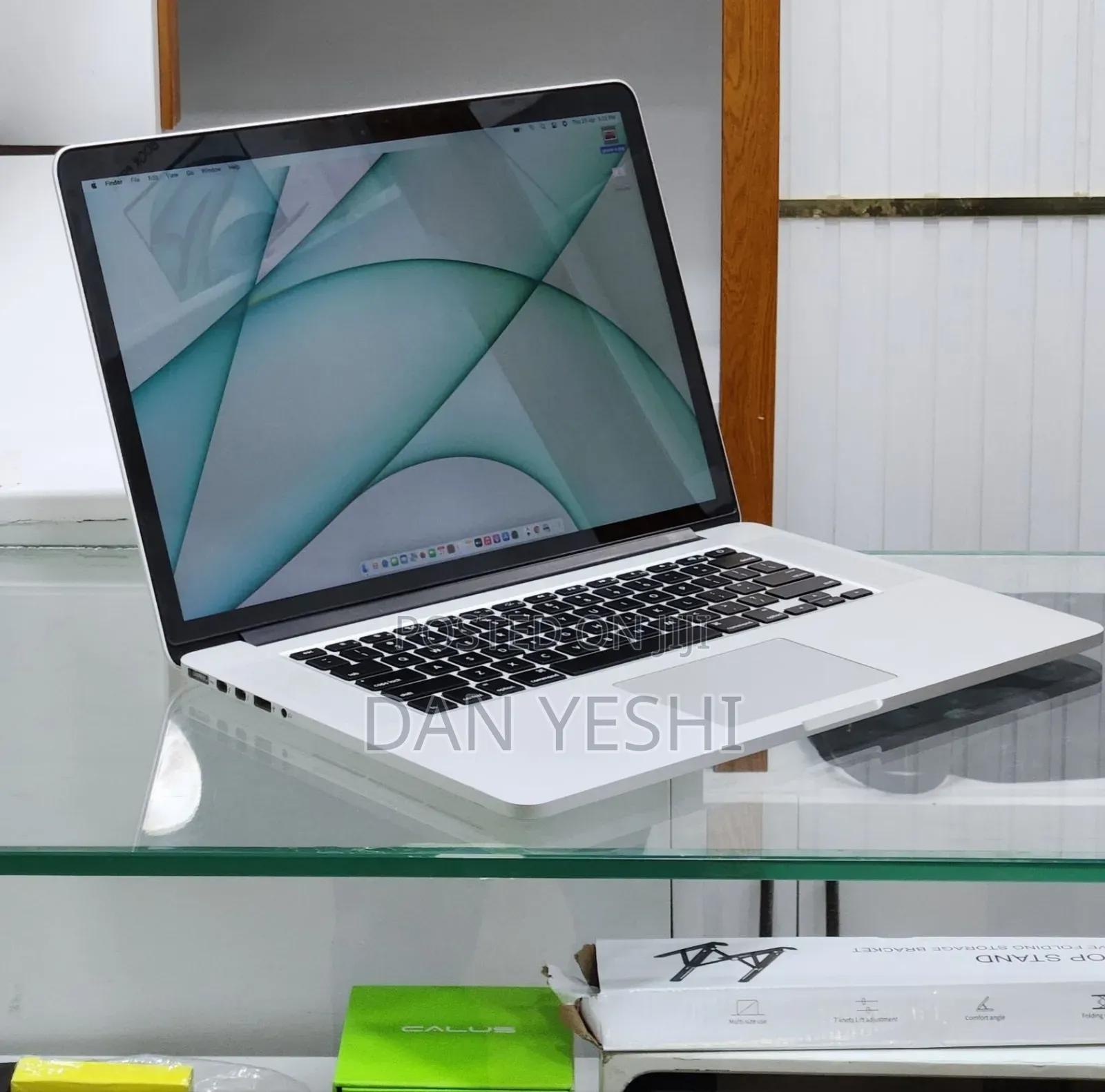 New Laptop Apple MacBook Pro 16GB Intel Core i7 SSD 512GB