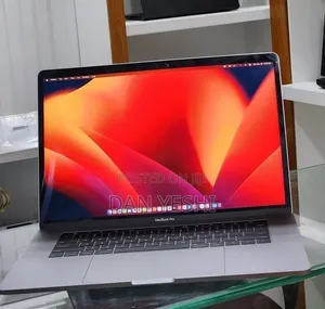 New Laptop Apple MacBook Pro 2017 16GB Intel Core i7 SSD 512GB