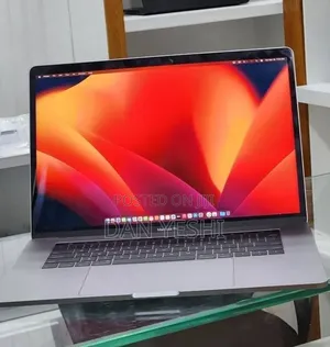 New Laptop Apple MacBook Pro 2017 16GB Intel Core i7 SSD 512GB