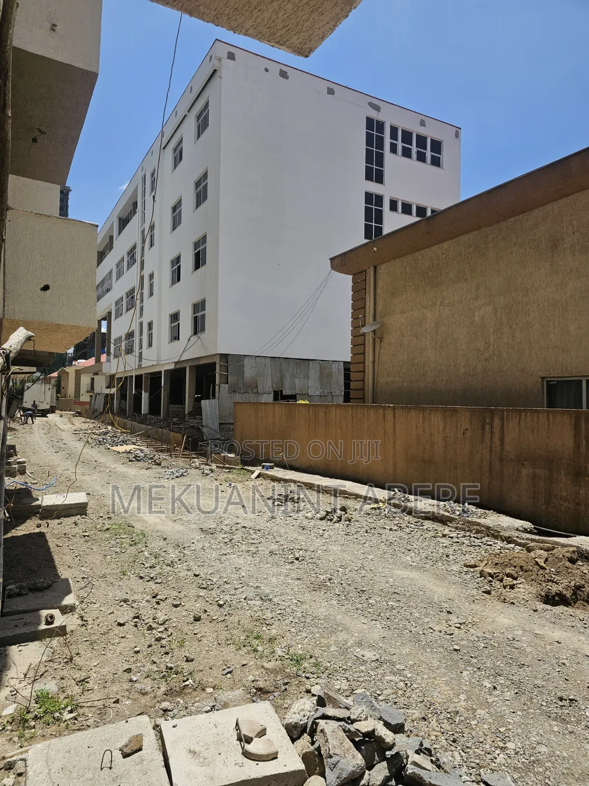 3bdrm Apartment in አምደሁን ሪልእስቴት, Nifas Silk-Lafto for sale