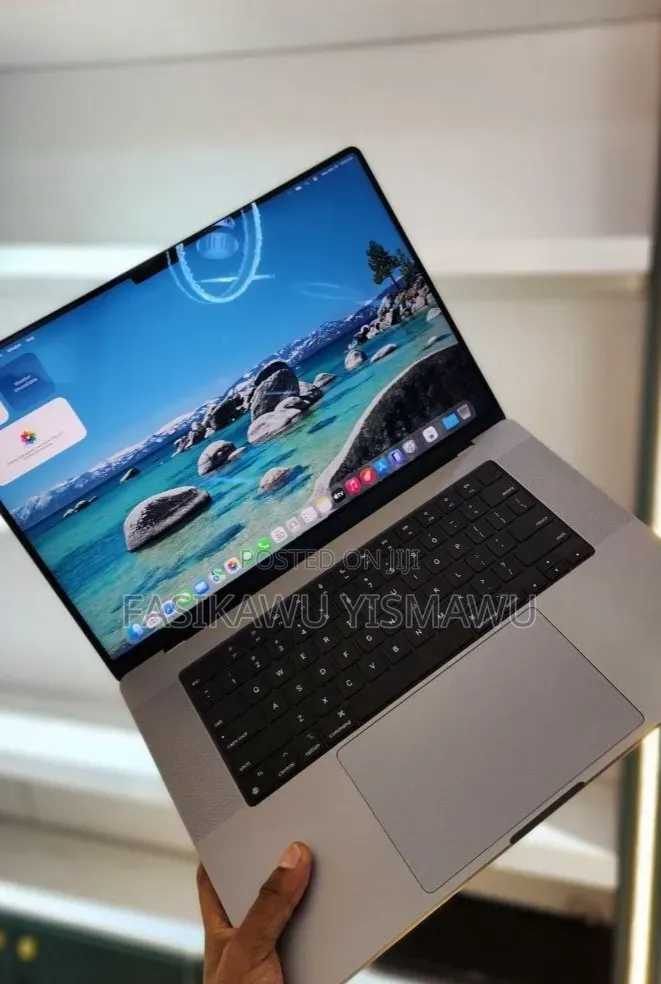 New Laptop Apple MacBook Pro 16GB Apple M1 SSD 512GB