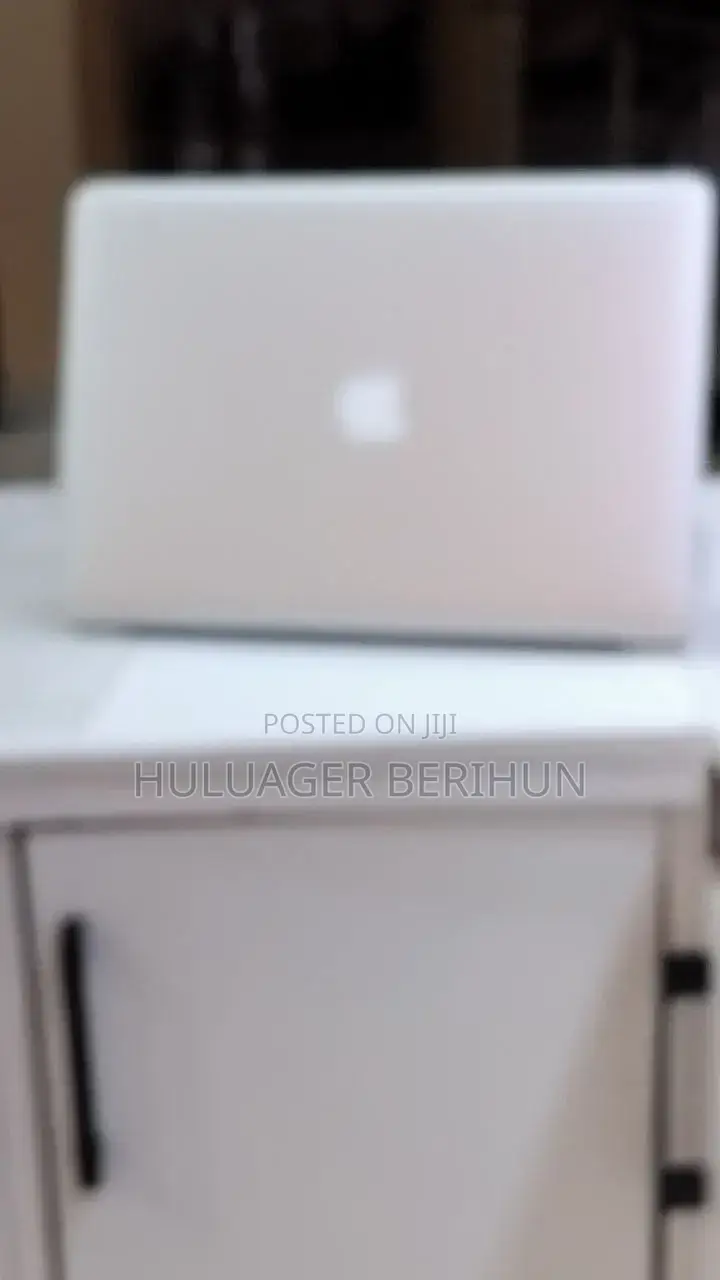 New Laptop Apple MacBook Pro 2015 8GB Intel Core i5 SSD 256GB