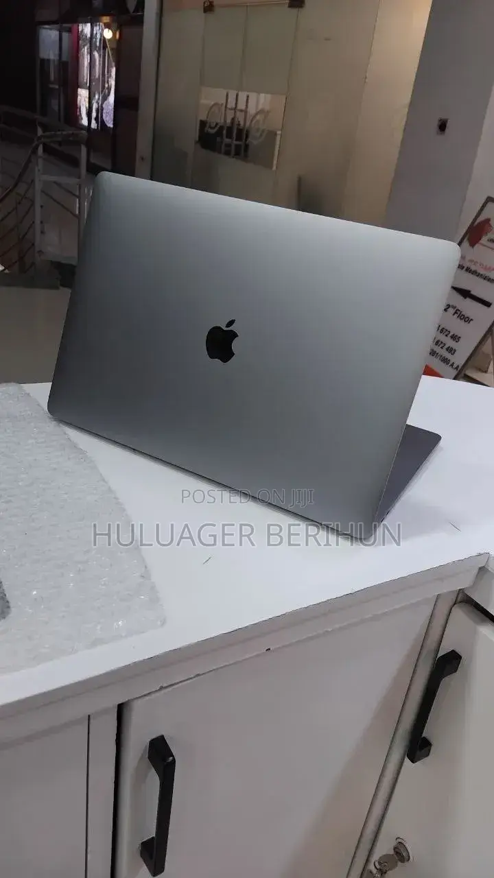 New Laptop Apple MacBook Pro 2017 16GB Intel Core i7 SSD 512GB