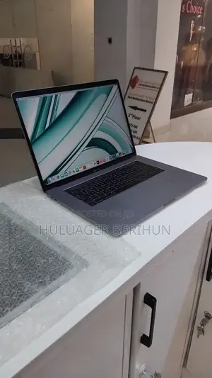 New Laptop Apple MacBook Pro 2017 16GB Intel Core i7 SSD 512GB