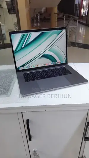 New Laptop Apple MacBook Pro 2017 16GB Intel Core i7 SSD 512GB