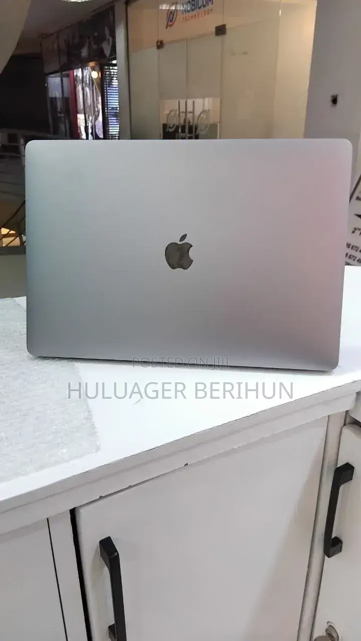 New Laptop Apple MacBook Pro 2017 16GB Intel Core i7 SSD 512GB