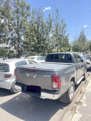 Toyota Hilux 2017 Gray