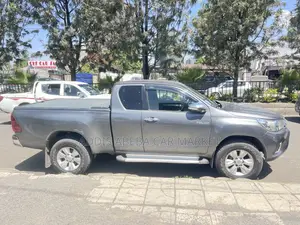 Toyota Hilux 2017 Gray