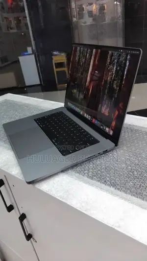 New Laptop Apple MacBook Pro 2021 M1 32GB Apple M1 SSD 512GB