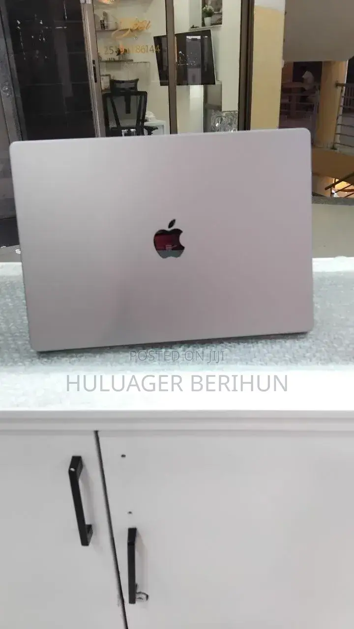 New Laptop Apple MacBook Pro 2021 M1 32GB Apple M1 SSD 512GB