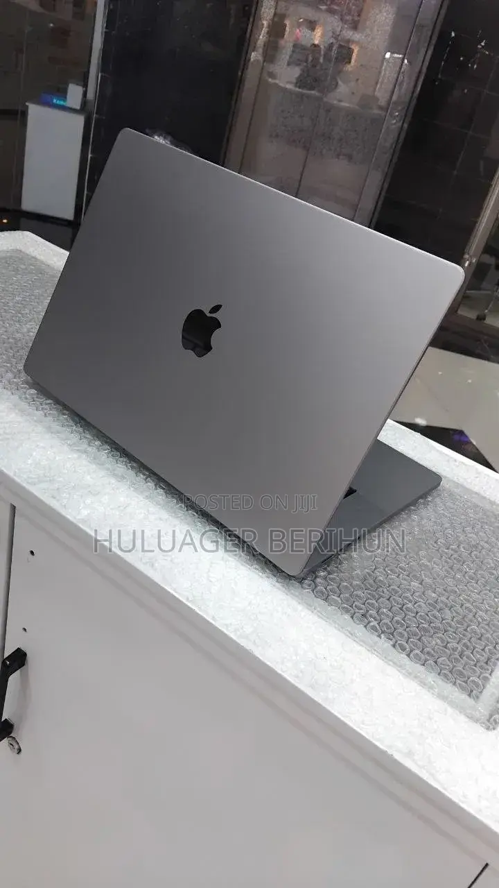 New Laptop Apple MacBook Pro 2021 M1 32GB Apple M1 SSD 512GB