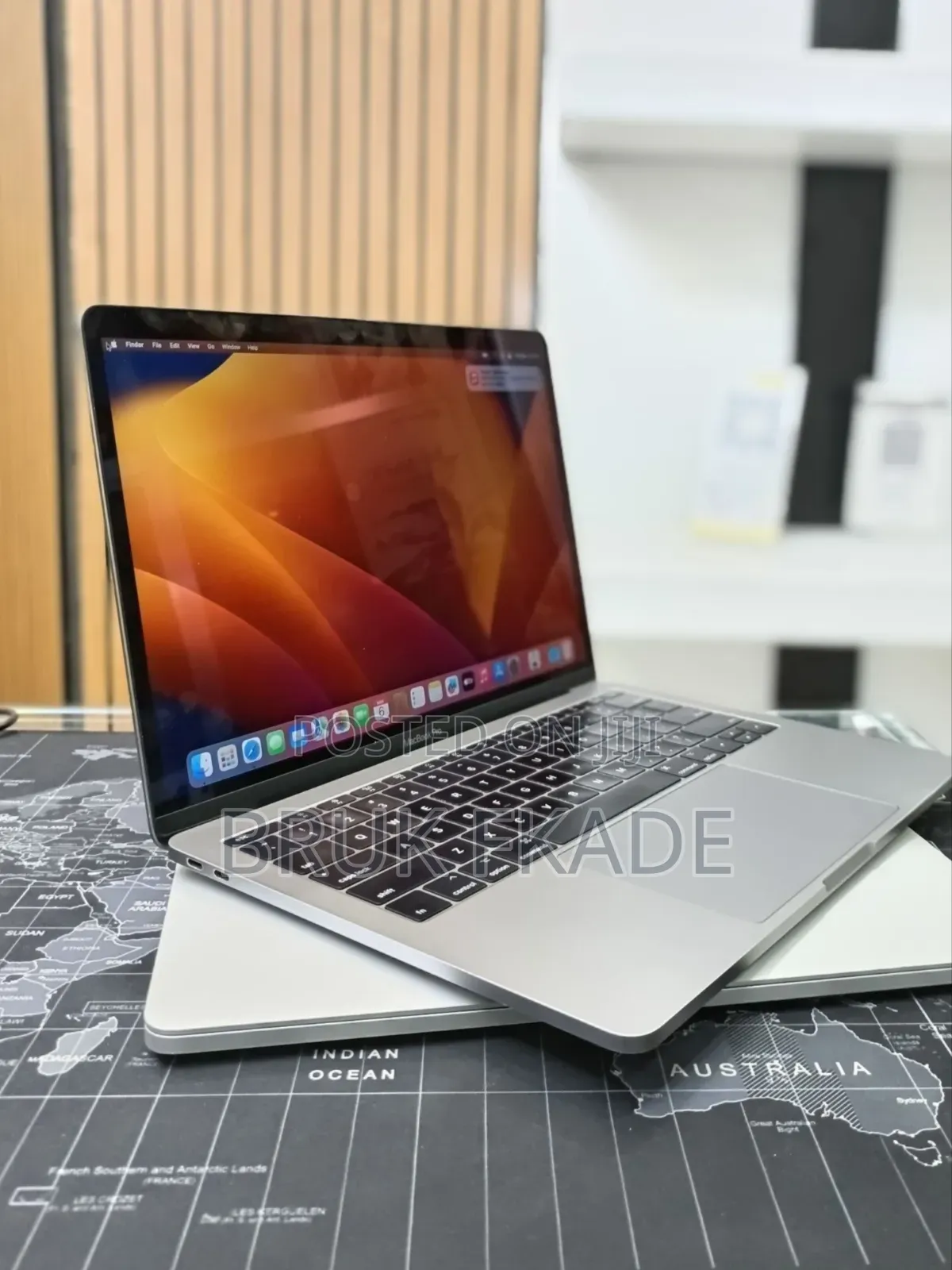 New Laptop Apple MacBook Pro 2017 16GB Intel Core i5 SSD 256GB