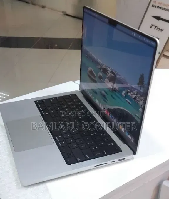 New Laptop Apple MacBook Pro 2021 M1 16GB Apple M1 Pro SSD 512GB