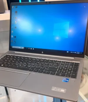 New Laptop HP ZBook Firefly G8 16GB Intel Core i7 SSD 512GB