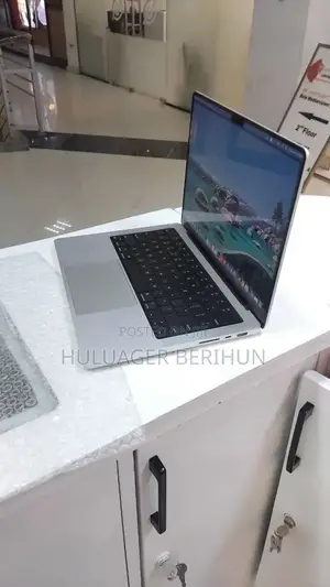 New Laptop Apple MacBook Pro 2021 M1 16GB Intel Core i7 SSD 512GB