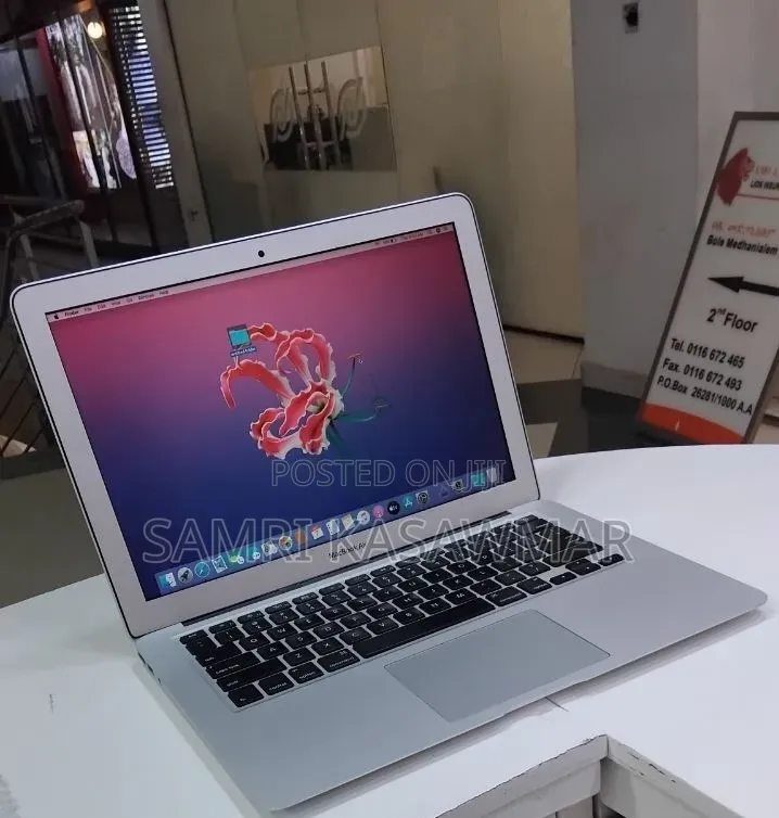 New Laptop Apple MacBook Air 2015 4GB Intel Core i5 SSD 256GB