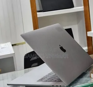 New Laptop Apple MacBook Pro 2017 16GB Intel Core i7 SSD 512GB