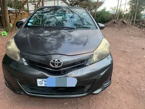 Toyota Yaris L Hatchback 5dr 2012 Gray