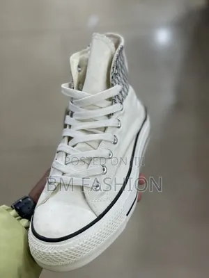 Converse Chunk Taylor All Star in Cream