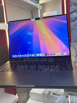 New Laptop Apple MacBook Pro 2023 M3 14-inch 18GB Apple M3 SSD 512GB