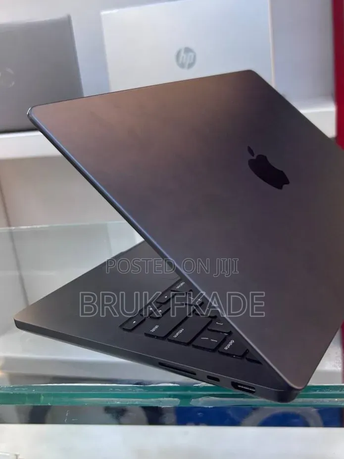 New Laptop Apple MacBook Pro 2023 M3 14-inch 18GB Apple M3 SSD 512GB