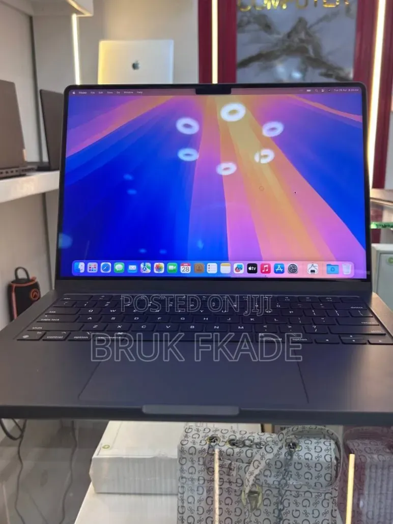 New Laptop Apple MacBook Pro 2023 M3 14-inch 18GB Apple M3 SSD 512GB