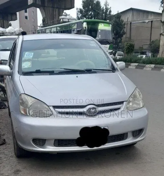 Toyota Platz 2004 Silver