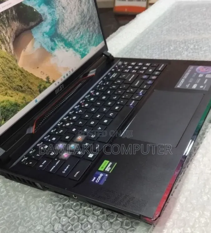New Laptop MSI Raider GE68HX 13VI-202US 32GB Intel Core i9 SSD 1T