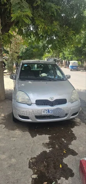 Toyota Vitz 2002 Silver