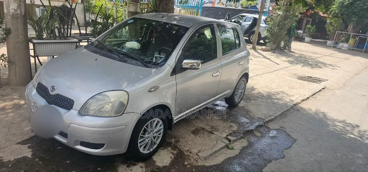 Toyota Vitz 2002 Silver