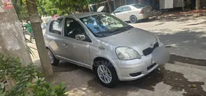 Toyota Vitz 2002 Silver