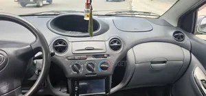 Toyota Vitz 2002 Silver