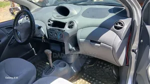 Toyota Vitz 2002 Silver