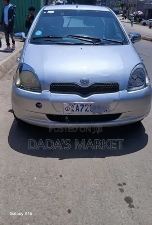 Toyota Vitz 2001 Silver