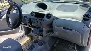 Toyota Vitz 2001 Silver