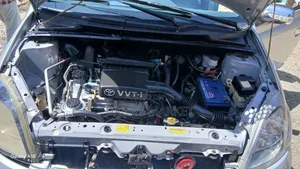 Toyota Vitz 2001 Silver