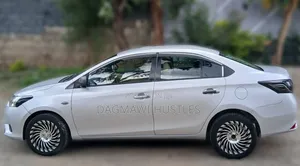 Toyota Yaris 2015 Silver