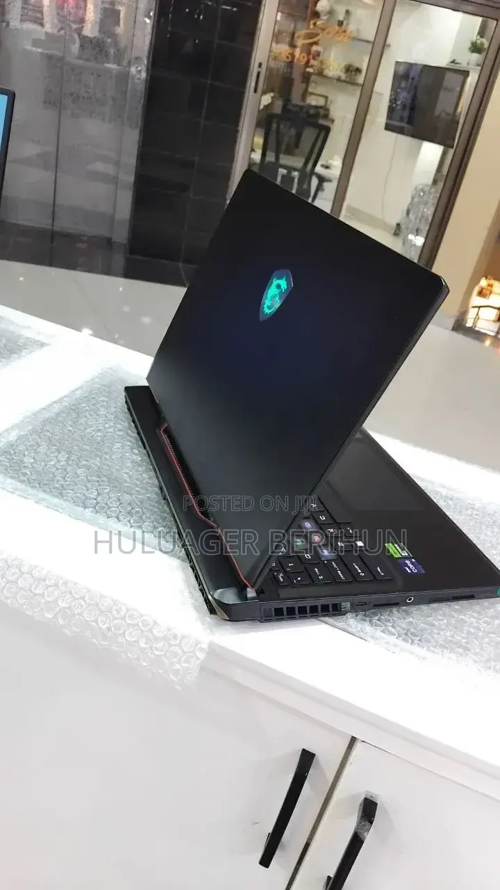 New Laptop MSI Raider GE68HX 13VI-202US 32GB Intel Core i9 SSD 1T
