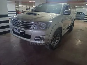 Toyota Hilux 2014 Gold